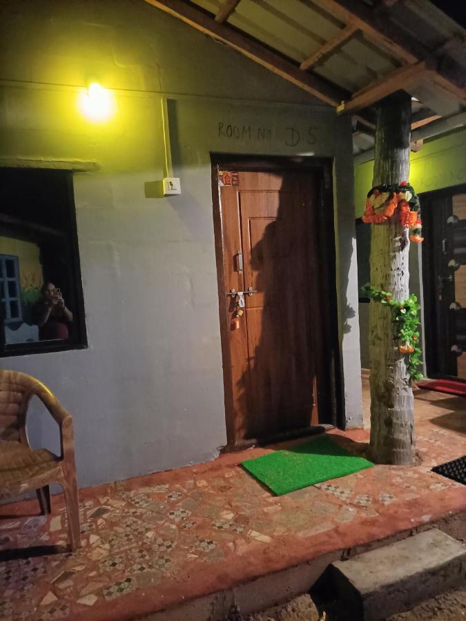 Om D S Cafe 51 & Beach Stay Gokarna  Luaran gambar