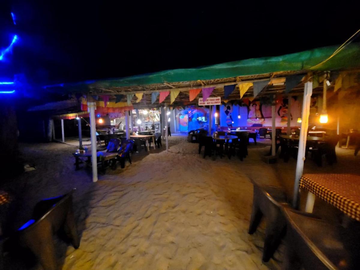 Om D S Cafe 51 & Beach Stay Gokarna  Luaran gambar