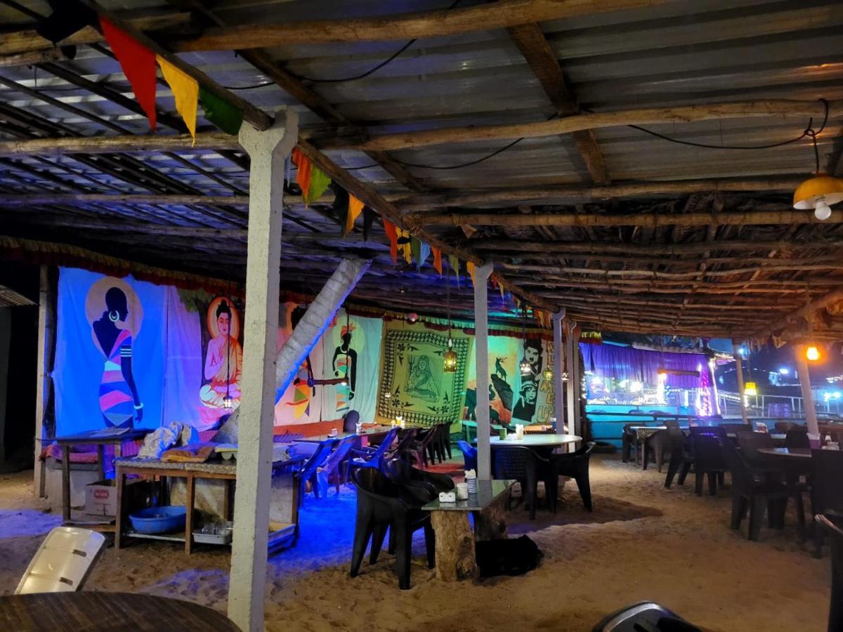 Om D S Cafe 51 & Beach Stay Gokarna  Luaran gambar